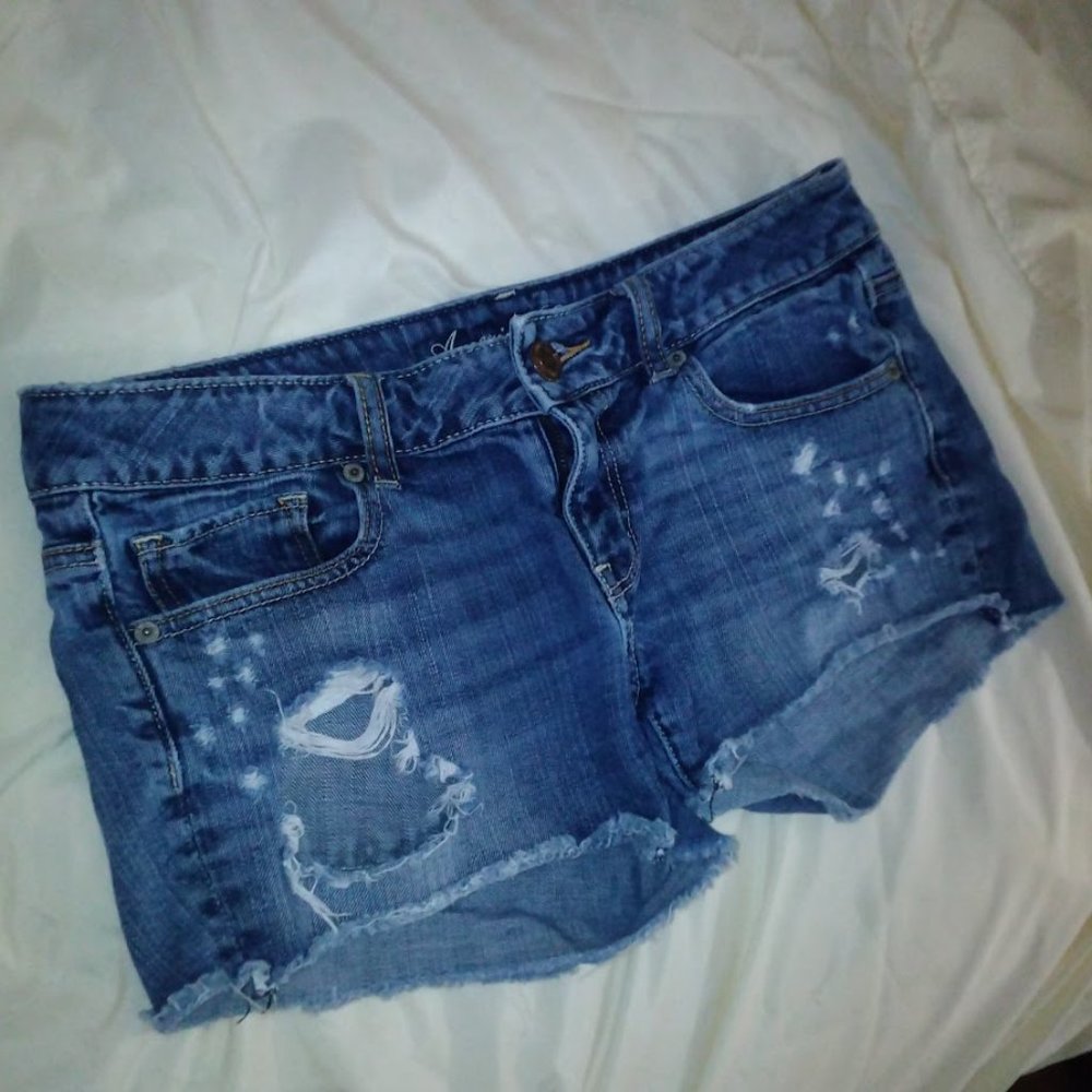 American Eagle Women's Size 8 Jean Shorts - Excellent Condition